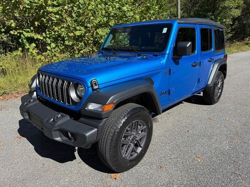 Used 2025 Jeep Wrangler Unlimited Sport image 2