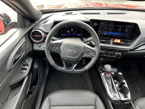 Used 2024 Chevrolet Trax RS w/ Sunroof Package image 23