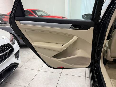 Used 2013 Volkswagen Passat TDI SE FWD image 18