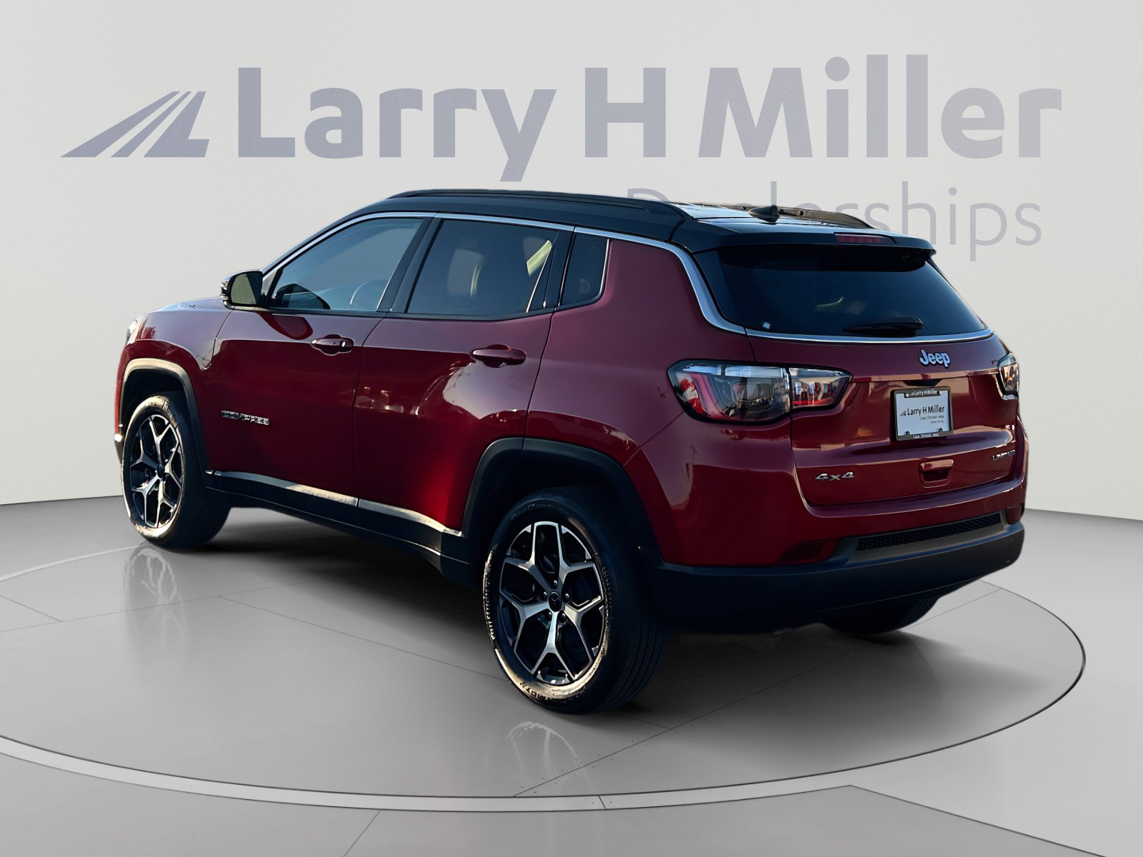 Used 2025 Jeep Compass Limited AWD/4WD image 3