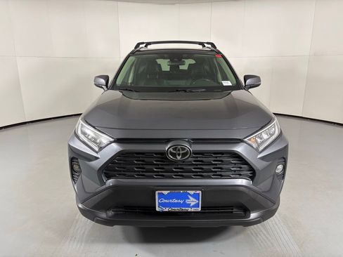 Used 2019 Toyota RAV4 XLE Premium image 3