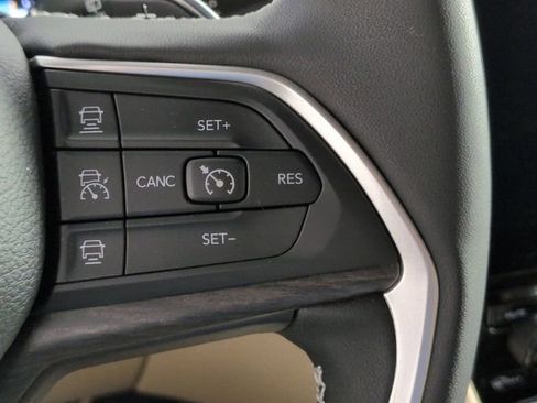 Certified 2025 Jeep Grand Cherokee L Limited image 18