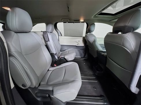Used 2024 Toyota Sienna XLE image 42