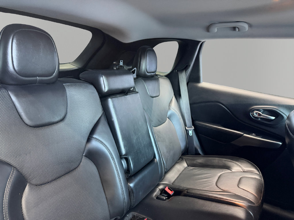 Used 2019 Jeep Cherokee Limited FWD image 23