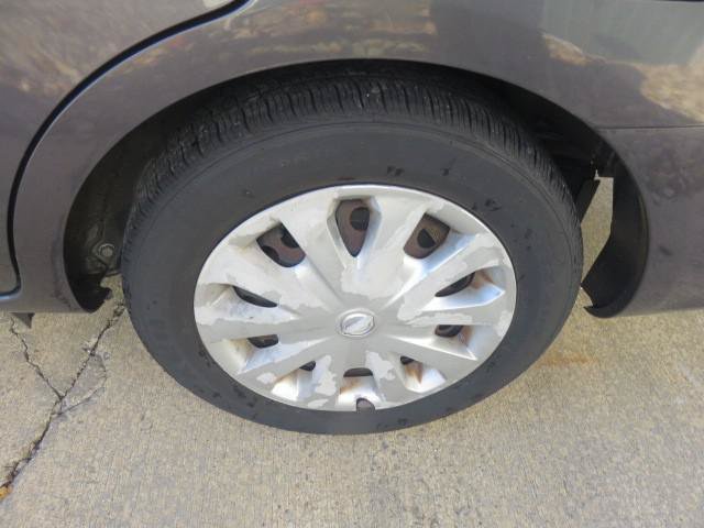 Used 2015 Nissan Versa SV FWD image 11