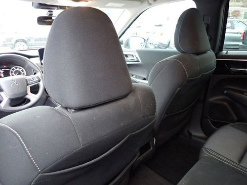 Used 2022 Mitsubishi Outlander ES image 16