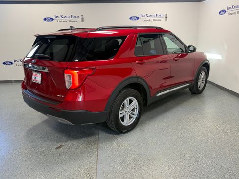 Used 2024 Ford Explorer XLT w/ Equipment Group 202A AWD/4WD image 31