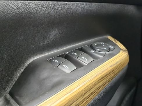 Used 2018 GMC Acadia Denali image 15