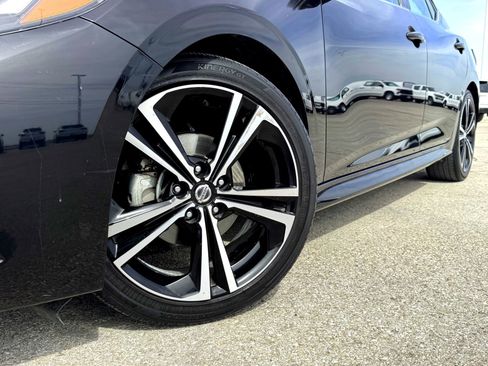 Used 2023 Nissan Sentra SR w/ SR Premium Package image 2