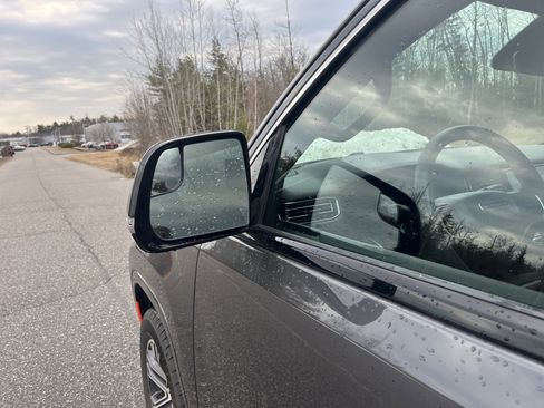 Used 2024 Jeep Wagoneer L Series II w/ Flexible Seating Group image 10