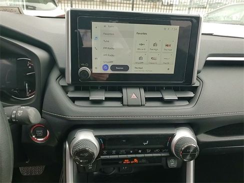 Used 2025 Toyota RAV4 XLE image 18
