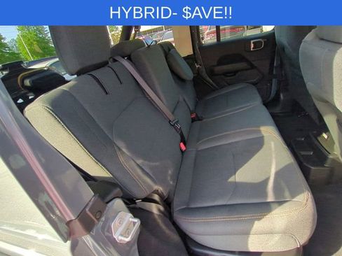 Used 2025 Jeep Wrangler Unlimited Sahara image 30