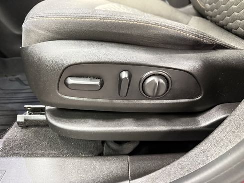 Used 2020 Chevrolet Equinox LT image 24