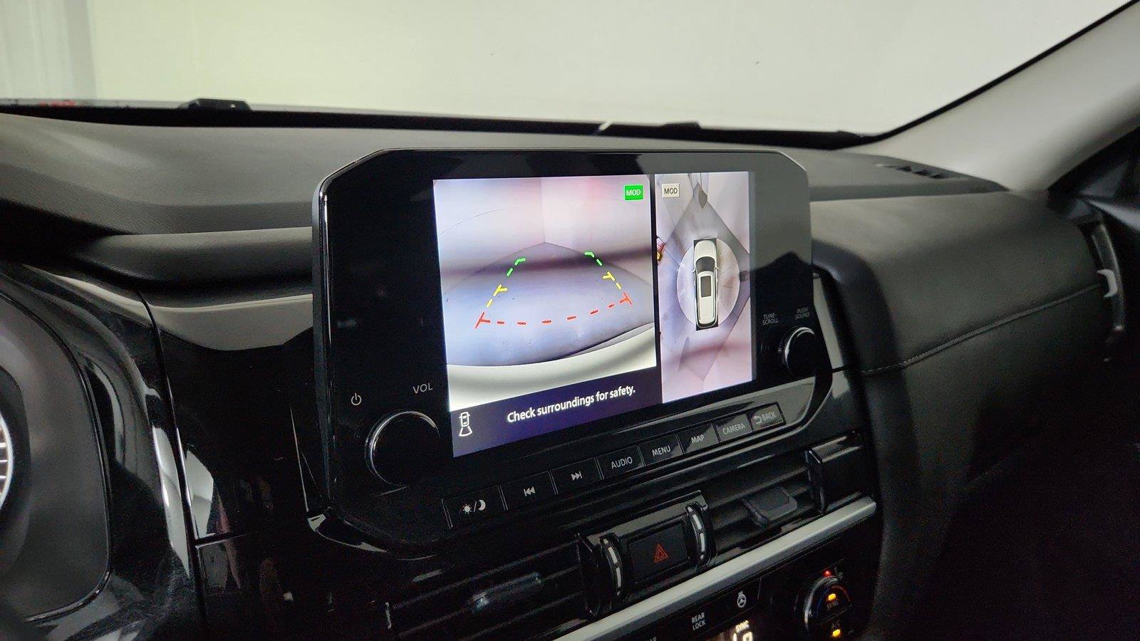 Used 2025 Nissan Pathfinder SL AWD/4WD image 36