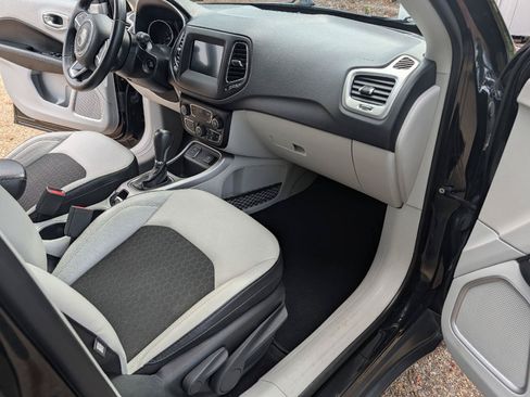 Used 2019 Jeep Compass Latitude FWD image 22