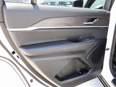 New 2025 Jeep Grand Cherokee L Limited w/ Black Appearance Package image 18