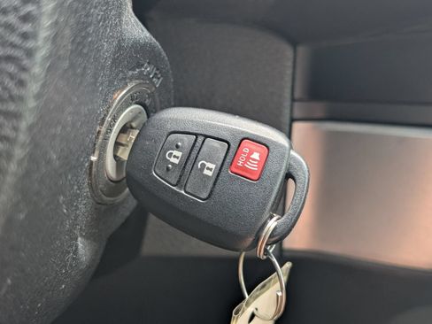 Used 2022 Toyota Tacoma SR AWD/4WD image 18
