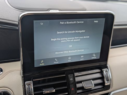 Used 2021 Lincoln Navigator Reserve w/ Luxury Package RWD image 25