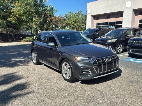 Used 2021 Audi Q5 2.0T Premium Plus w/ Premium Plus Package AWD/4WD image 3