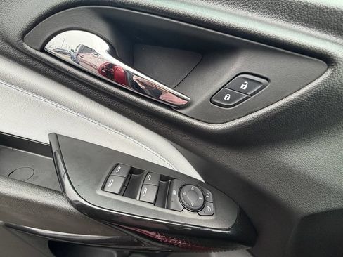 Used 2025 Chevrolet Trax LT FWD image 18
