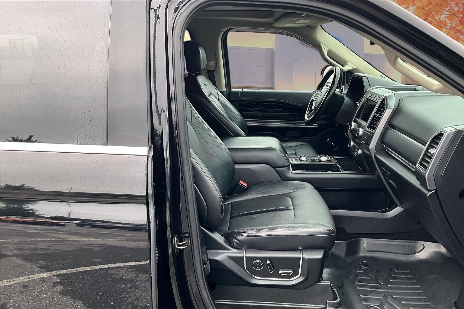 Used 2019 Ford Expedition Platinum AWD/4WD image 30