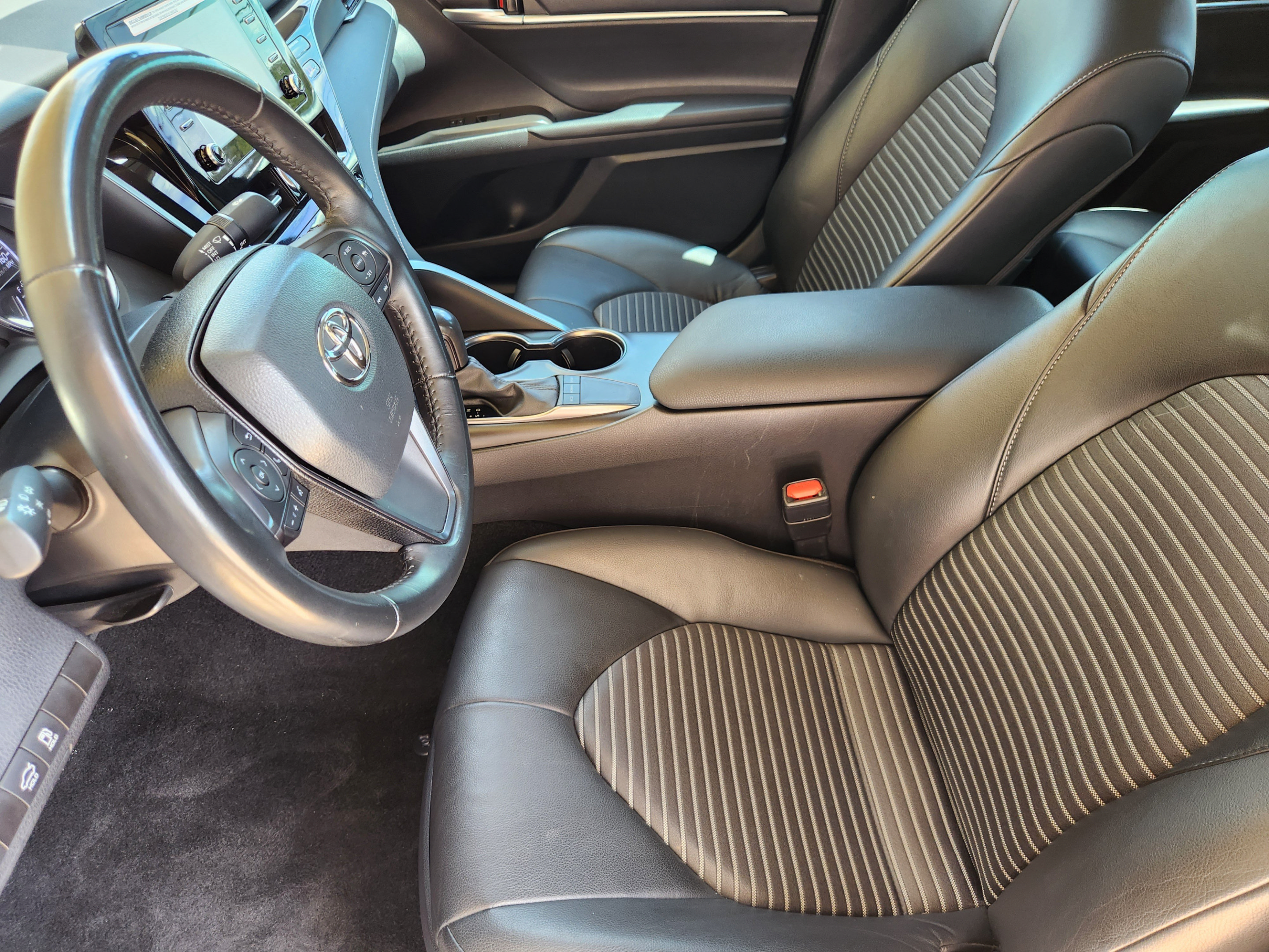 Used 2024 Toyota Camry SE FWD image 11