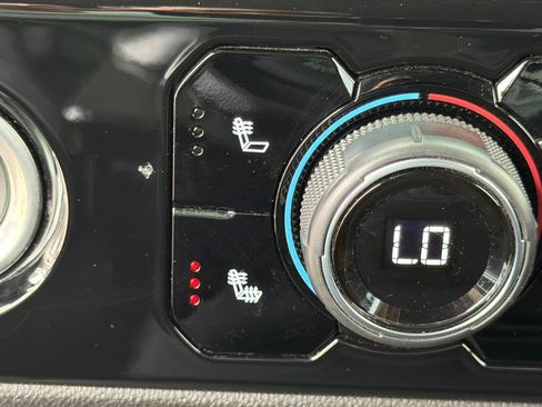 Used 2022 Chevrolet Silverado 1500 LT image 30