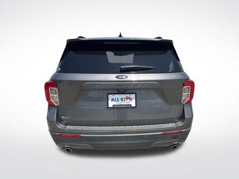 Used 2021 Ford Explorer XLT w/ Equipment Group 202A RWD image 8