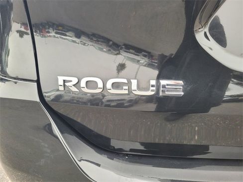 Used 2017 Nissan Rogue S image 10