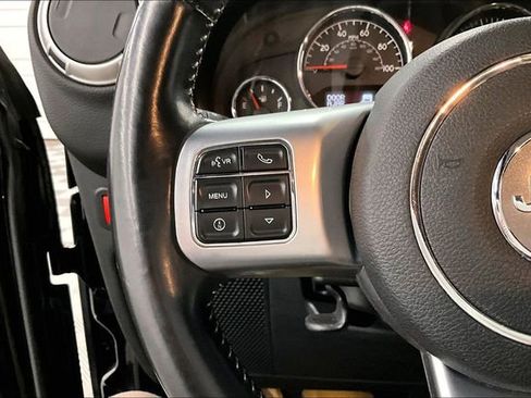 Used 2016 Jeep Wrangler Unlimited Rubicon image 23