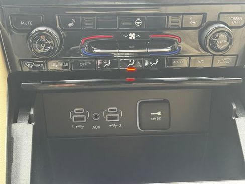 Certified 2025 Jeep Grand Cherokee Limited w/ Black Appearance Package image 39