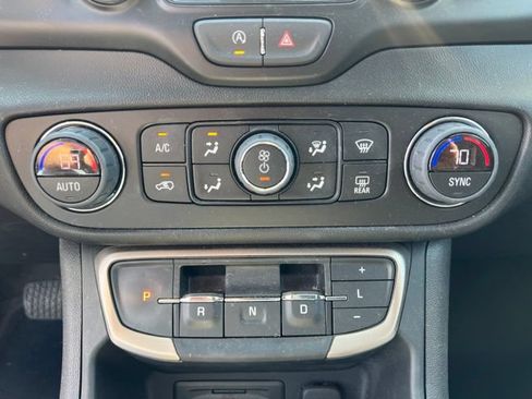Used 2024 GMC Terrain Denali w/ Denali Premium Package AWD/4WD image 31