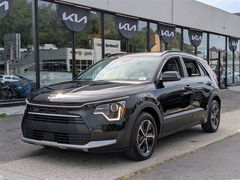 Used 2024 Kia Niro EX image 2
