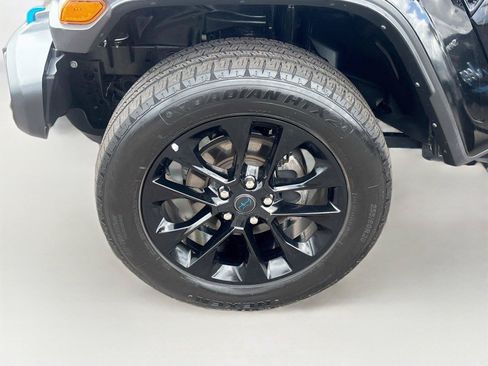 Used 2024 Jeep Wrangler Unlimited Sahara AWD/4WD image 30