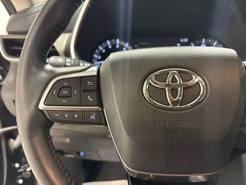 Used 2021 Toyota Highlander XLE AWD/4WD image 15
