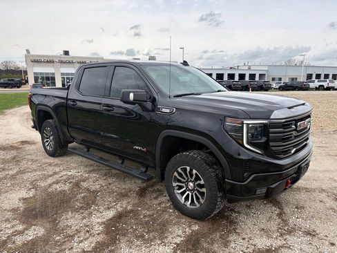 Used 2022 GMC Sierra 1500 AT4 image 2