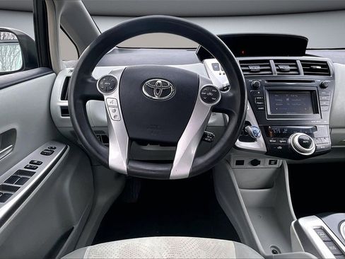 Used 2012 Toyota Prius V Three image 8