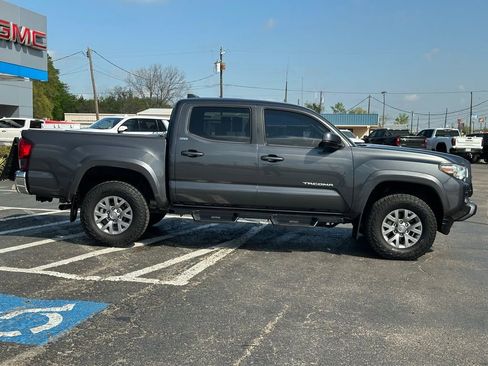 Used 2018 Toyota Tacoma SR5 image 4