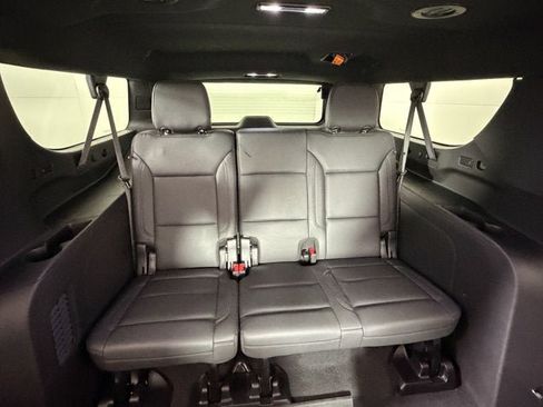 Used 2024 Chevrolet Suburban LT w/ Luxury Package RWD image 7