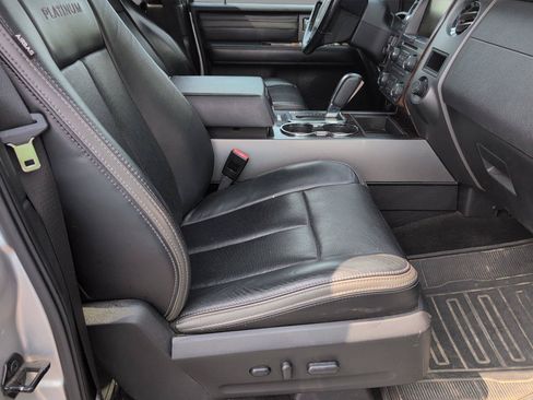 Used 2015 Ford Expedition Platinum RWD image 41