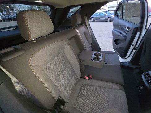 Used 2023 Chevrolet Equinox LT image 24