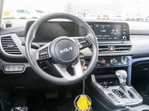 Used 2024 Kia Seltos LX AWD/4WD image 14