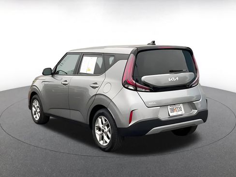 Used 2025 Kia Soul LX w/ LX Technology Package FWD image 11