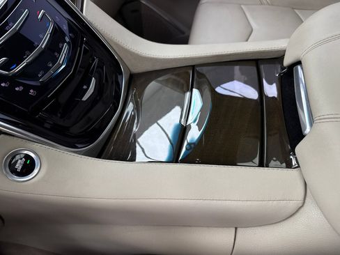 Used 2019 Cadillac Escalade Luxury AWD/4WD image 30