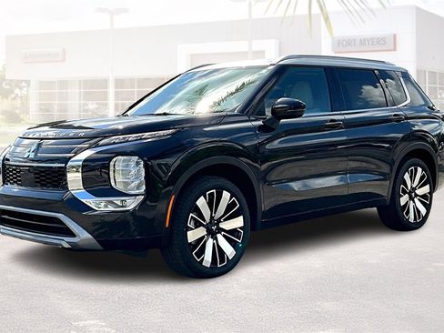 New 2025 Mitsubishi Outlander AWD image 2