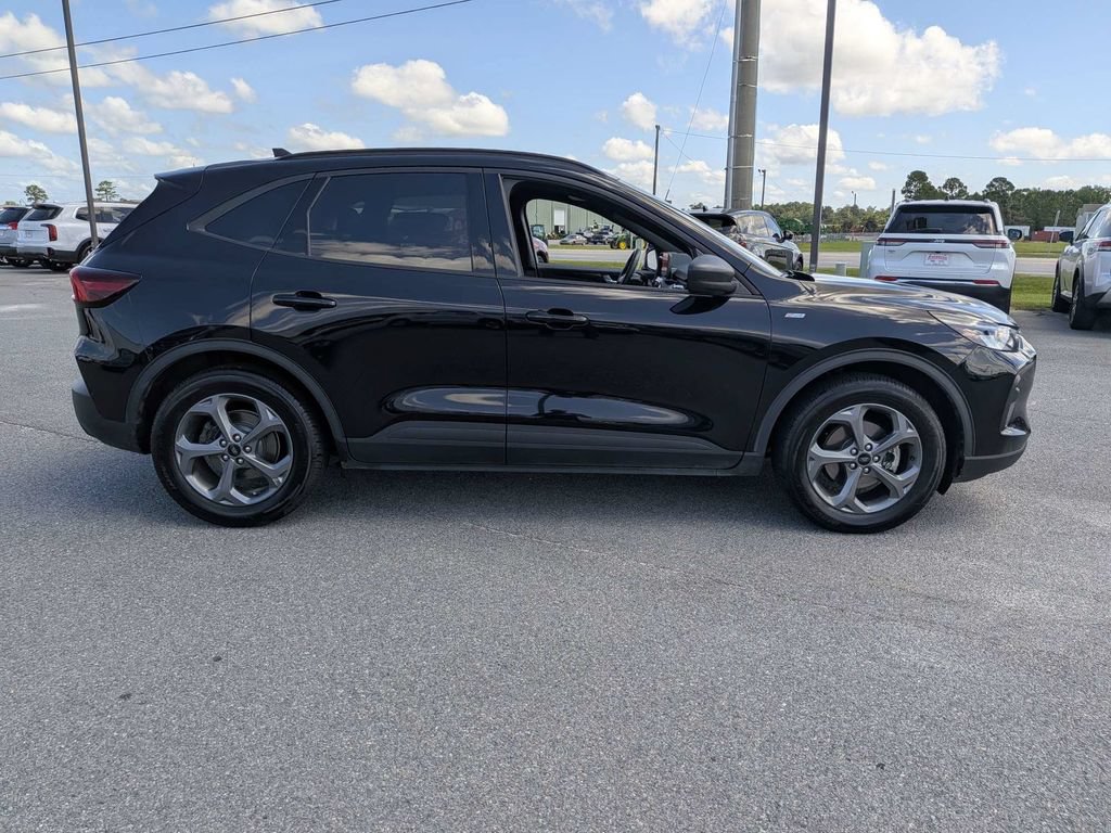 Used 2025 Ford Escape ST-Line FWD image 3