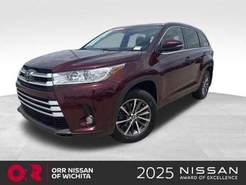 Used 2019 Toyota Highlander XLE AWD/4WD image 1
