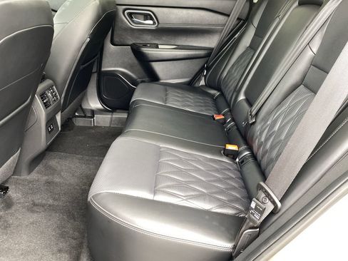 Certified 2024 Nissan Rogue Platinum FWD image 14