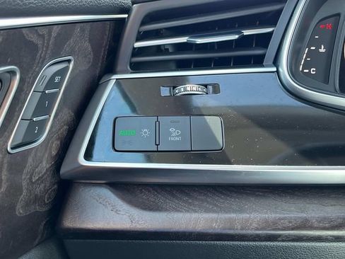Used 2022 Audi Q8 Premium Plus AWD/4WD image 41