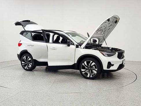 New 2026 Volvo XC40 B5 Plus w/ Climate Package AWD/4WD image 10